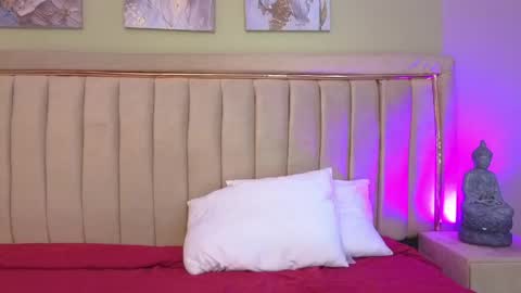 Mia online show from March 23, 12:32 pm