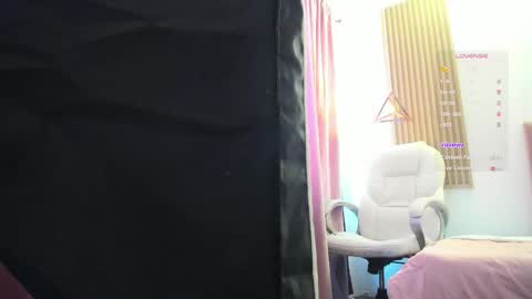 Mia Nevaeh - follow me online show from September 26, 8:17 pm