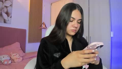 Mia Nevaeh - follow me online show from October 21, 8:45 pm