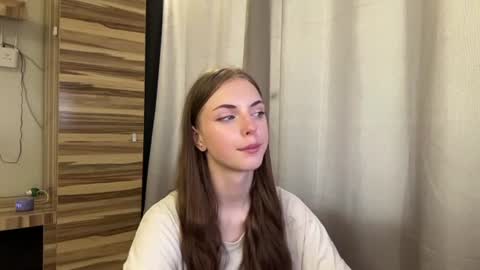 Mia online show from July 20, 10:39 am