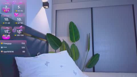 Mia online show from October 29, 5:47 pm