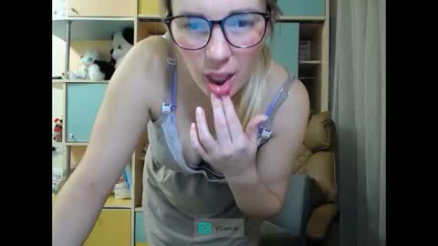 Snapshot of mia_sunnyy chatting on October 27, 8:20 pm Mia. online show from October 27, 8:20 pm