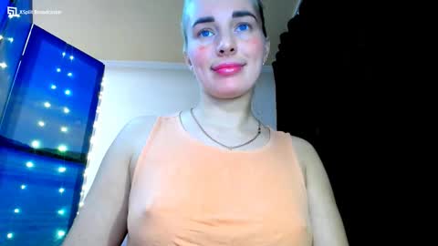 Snapshot of mia_sunnyy chatting on December 10, 9:43 pm Mia. online show from December 10, 9:43 pm