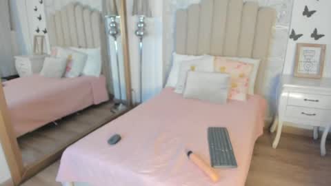 mia_tentacion__ online show from May 3, 5:24 am