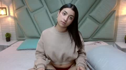 Mia online show from April 14, 1:25 pm