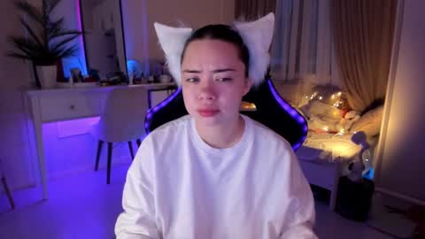 VixenMia online show from February 22, 3:45 am