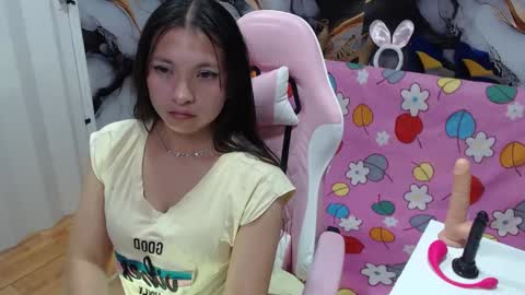 Snapshot of mia_wetts chatting on October 3, 9:23 pm mia_wetts online show from October 3, 9:23 pm