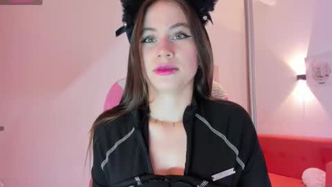 Mia online show from February 16, 4:38 pm