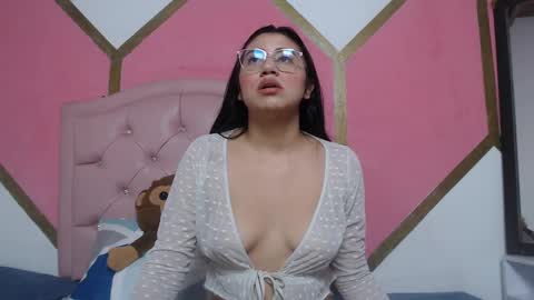 Mia online show from September 10, 11:00 am