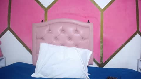 Mia online show from November 27, 12:02 pm