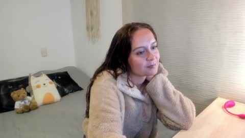 Snapshot of mia_xgray chatting on January 7, 9:46 pm Mia   online show from January 7, 9:46 pm