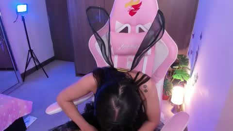 mia  nicolle online show from October 31, 4:02 am