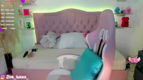 Mia online show from August 8, 10:31 pm
