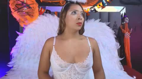 Mia online show from October 31, 12:27 pm