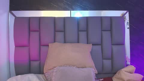 Mia online show from February 25, 12:09 pm