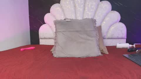 Mia online show from March 14, 12:53 pm