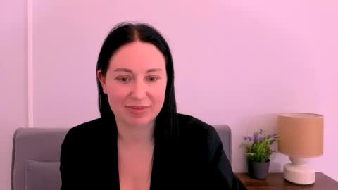 Mia online show from April 22, 4:36 pm