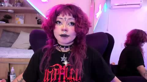 Mia online show from March 5, 3:51 pm