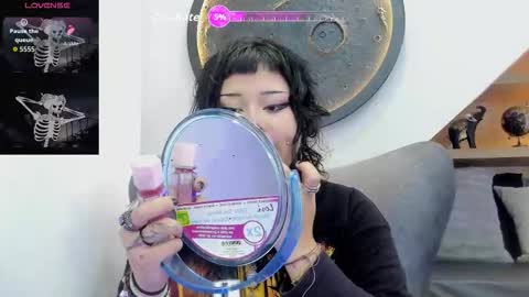 Mia online show from March 4, 12:24 pm