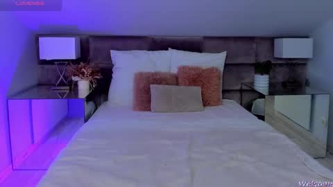 Mia online show from November 21, 9:46 pm