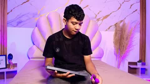 MiaayHero online show from April 16, 7:14 pm