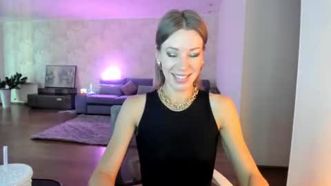 Mia online show from June 25, 5:04 am