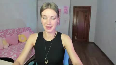 Mia online show from June 16, 4:27 am