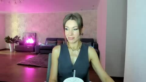 Mia online show from July 2, 4:17 am