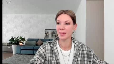 Mia online show from May 22, 5:03 am