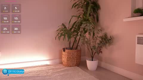 miablueye online show from October 26, 5:34 pm