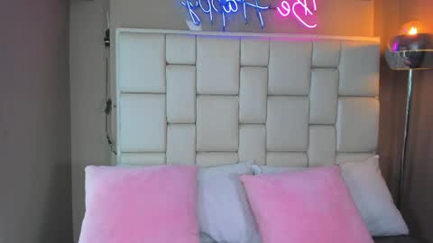 Mia Camille online show from April 1, 6:38 pm