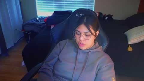 Mia online show from February 22, 11:57 pm