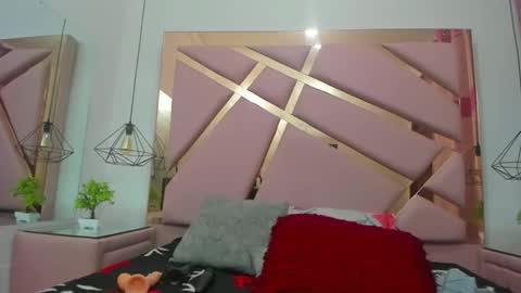 MiaCours online show from December 19, 7:09 pm