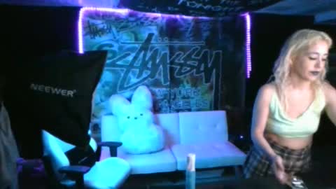 Snapshot of miaellababy chatting on October 23, 4:25 am miaellababy online show from October 23, 4:25 am