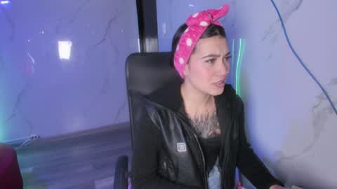 miafox_03 online show from April 6, 2:51 pm
