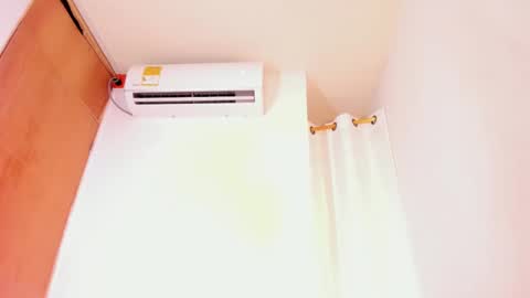 miakirshner_ online show from November 23, 2:59 pm