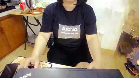 Mia online show from November 10, 11:46 am