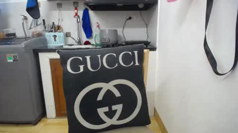 Mia online show from September 18, 1:37 pm