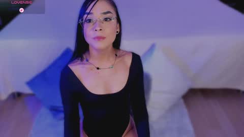 Mia Larouse online show from April 7, 8:55 pm