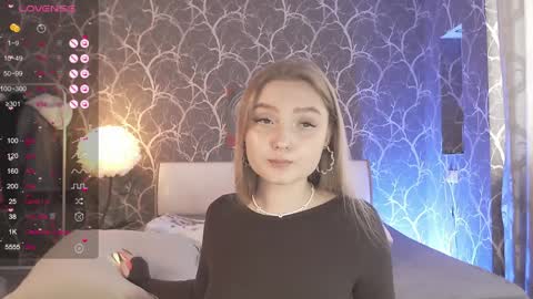 Mia online show from March 27, 9:43 am