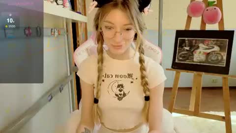 MiaMoon online show from June 19, 1:39 pm