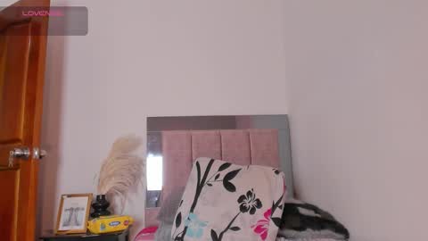 miapearls_ online show from January 17, 3:16 am