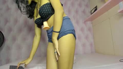 MIA  online show from December 4, 12:49 pm