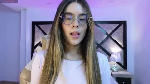 Mia online show from April 10, 7:29 pm