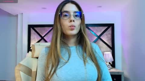 Mia online show from February 16, 7:01 pm