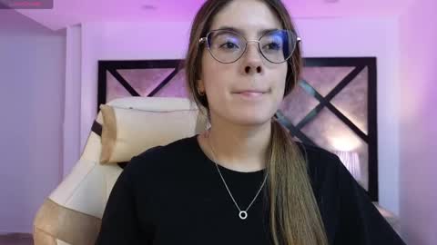 Mia online show from April 14, 7:17 pm