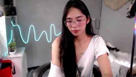 Mia online show from February 21, 6:49 am