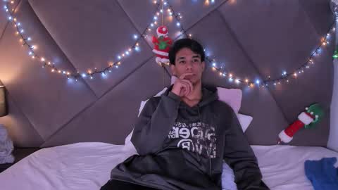 michael_vidal online show from November 13, 9:39 pm