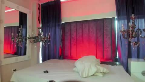 MichaelConnor  online show from March 7, 11:51 am