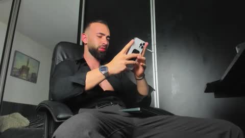 MichaelEvansx online show from November 1, 8:41 pm